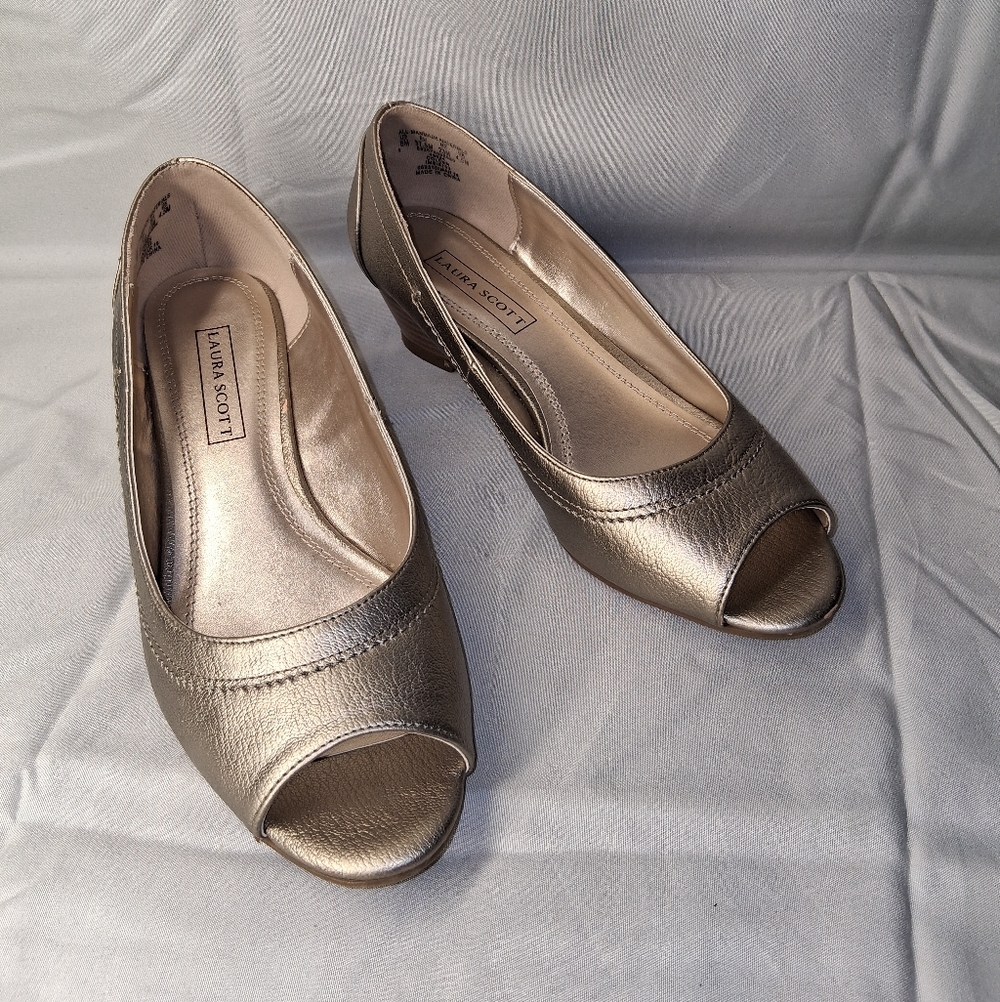 Laura Scott Metallic Gold Peep Toe Wedge Pumps - Picture 2 of 6